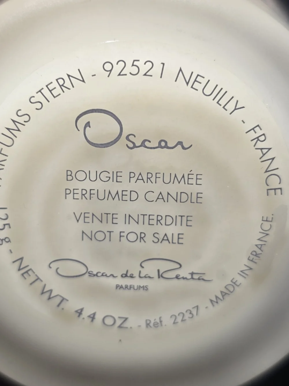 Oscar de la Renta Frosted Glass Candle - Pale Yellow